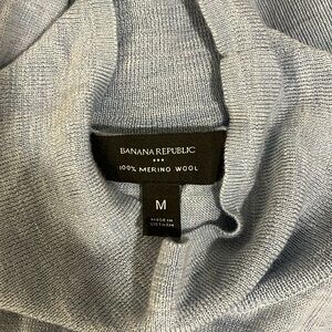Banana Republic 100% Merino Wool Turtleneck Sweater Size Medium